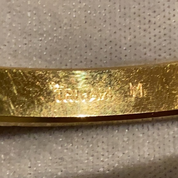 Crown Trifari M gold tone bangle bracelet - Picture 4 of 5